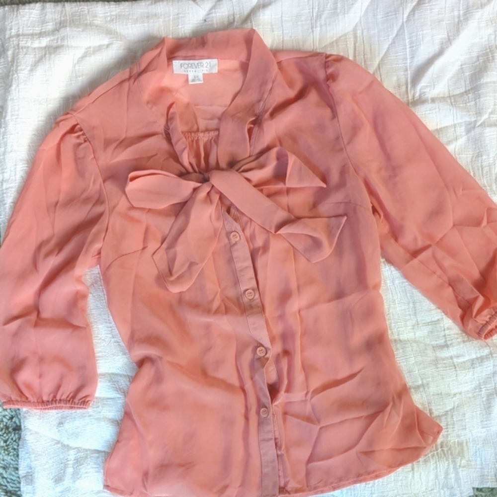 🆕 Pink Sheer Bow Blouse Small